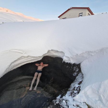 Hotel Laugarholl With Natural Hot Spring Holmavik Bagian luar foto