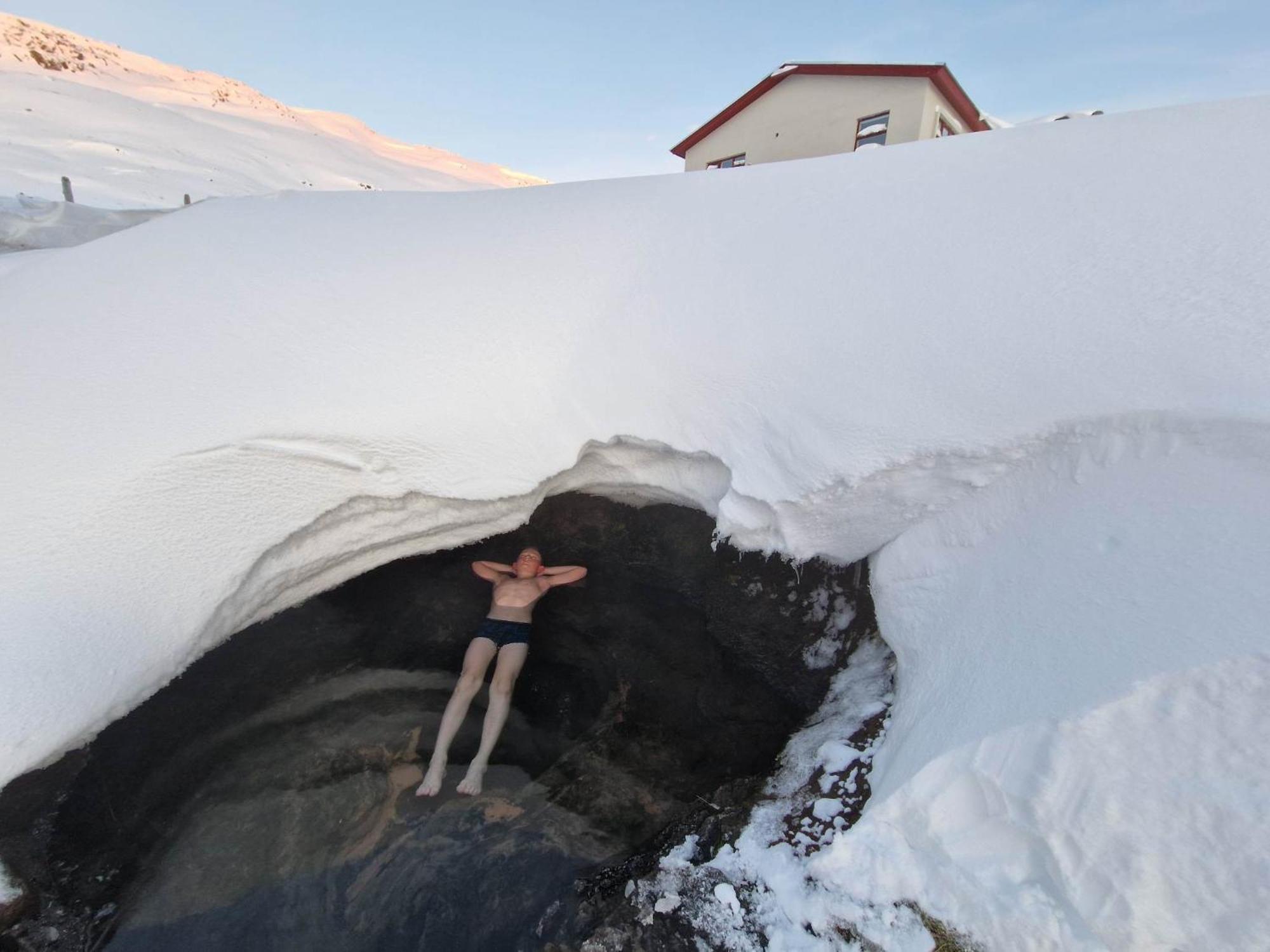 Hotel Laugarholl With Natural Hot Spring Holmavik Bagian luar foto