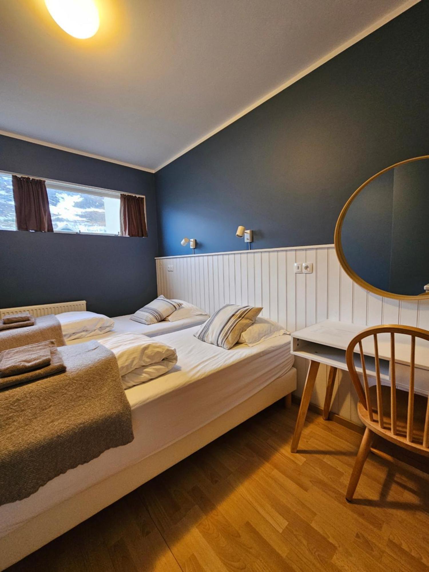 Hotel Laugarholl With Natural Hot Spring Holmavik Bagian luar foto