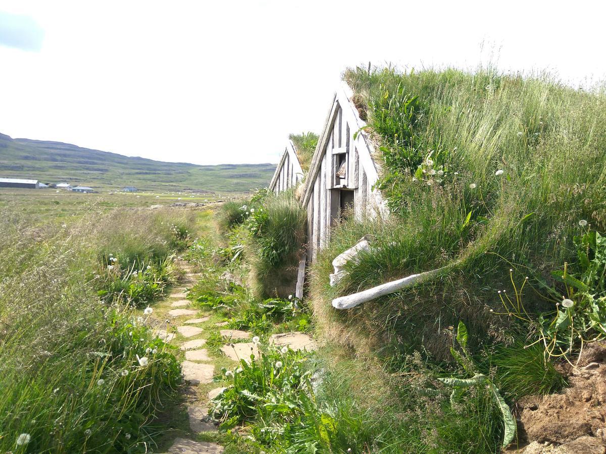 Hotel Laugarholl With Natural Hot Spring Holmavik Bagian luar foto